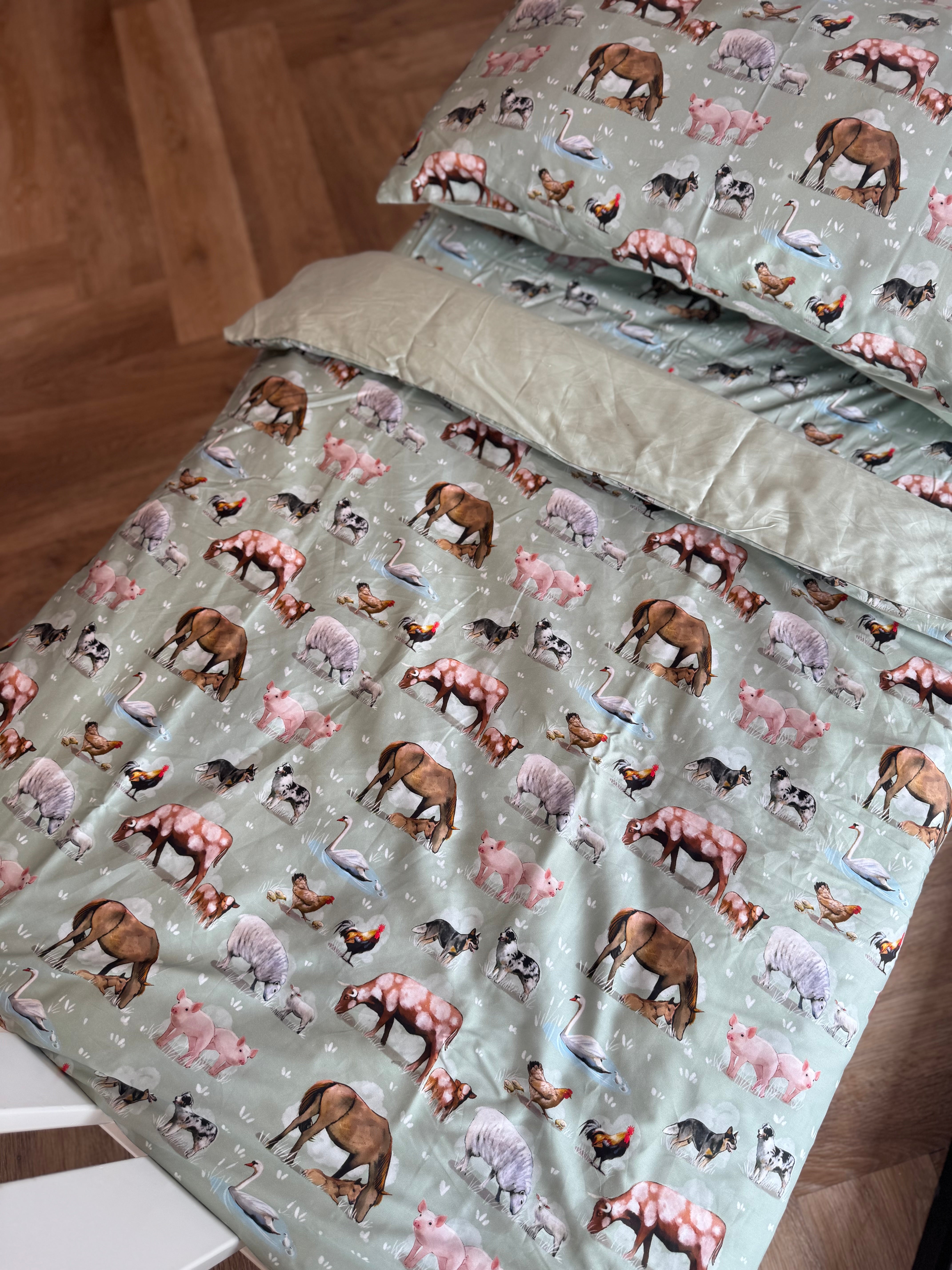 Country Outback cot quilt with removable insert detail showing removable inner and quality cotton cover