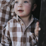 Gingham shirt pocket and collar detail