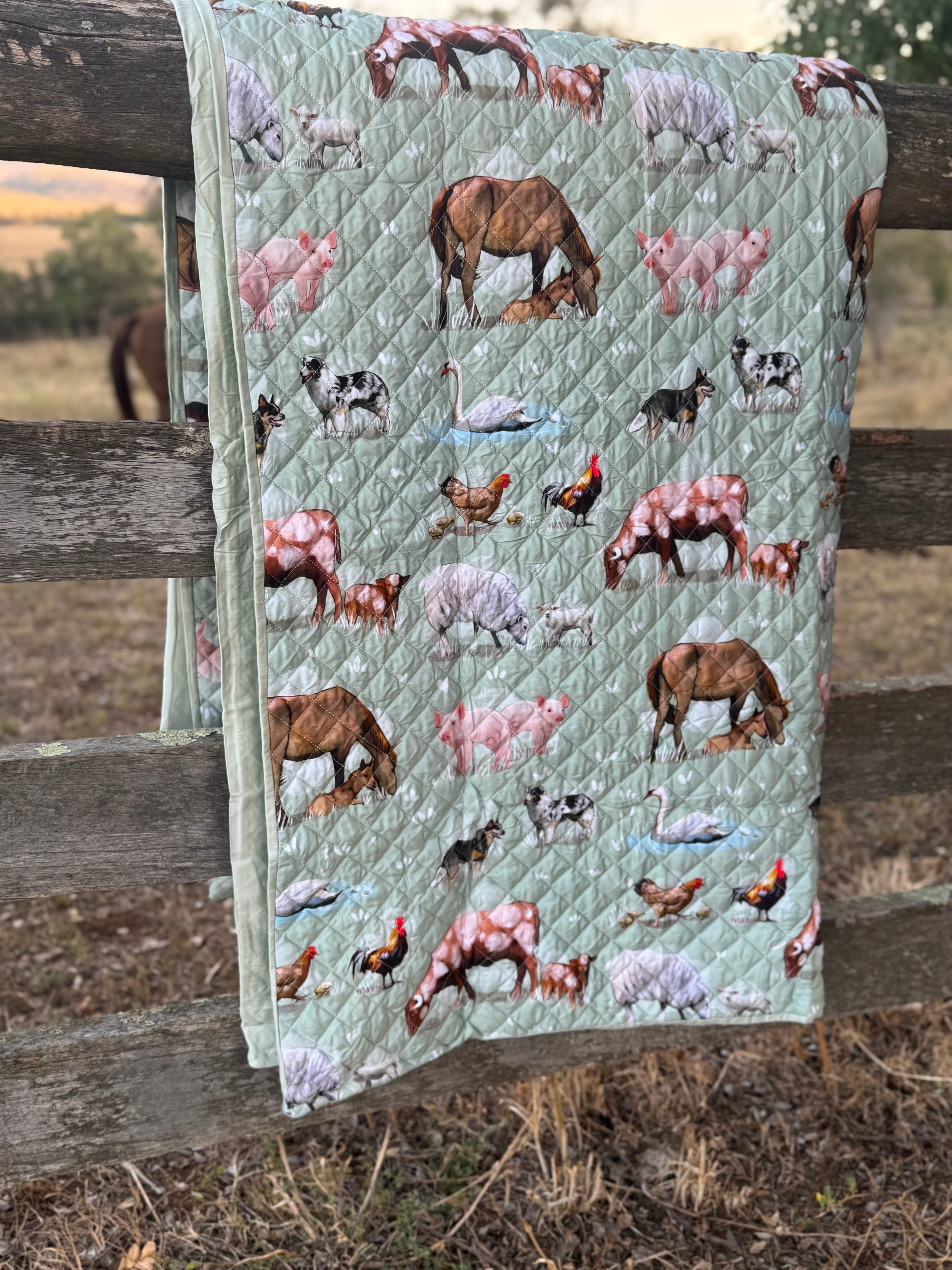 Country Outback coverlet duvet insert edge detail showing quality stitching and piping